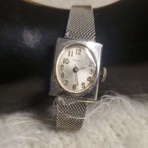 Vintage Timex Silver Rectangular Watch with Mesh Band Ajustable Sizes